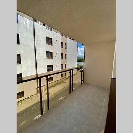 Cozy Modern One Bedroom Floreşti Exterior foto